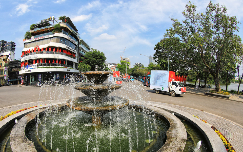 Quảng trường Đông Kinh Nghĩa Thục trong thời gian giãn cách xã hội. (Ảnh: Thành Đạt/TTXVN)