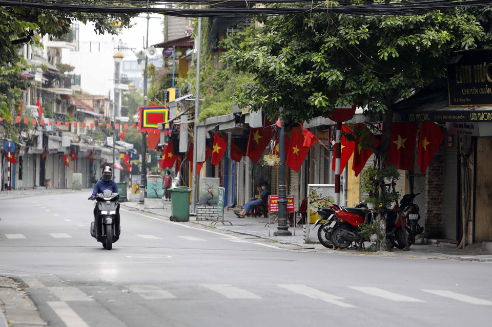 Đường phố Hà Nội ngày Độc lập rực rỡ cờ hoa. (Ảnh: Trần Việt/TTXVN)