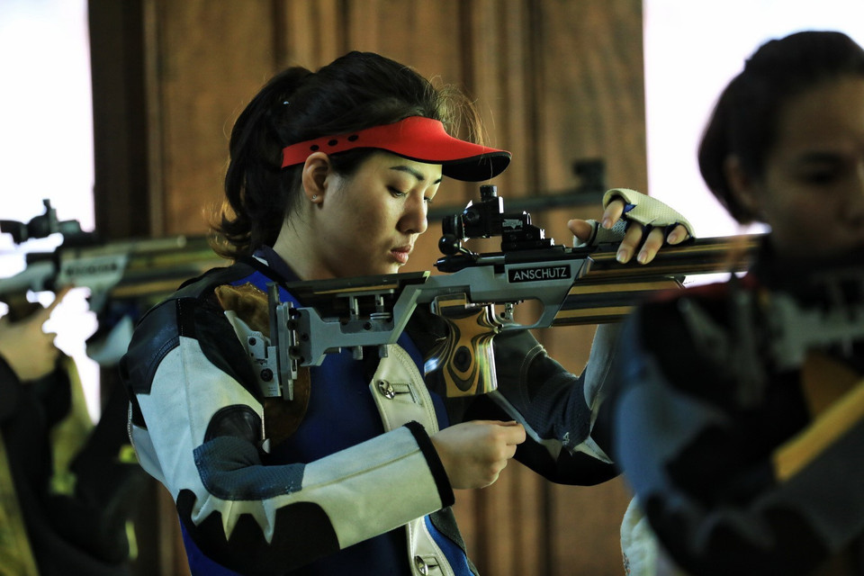 Những nữ xạ thủ nữ tại Giải vô địch các câu lạc bộ Bắn súng quốc gia 2021. (Ảnh: Thành Đạt/TTXVN)