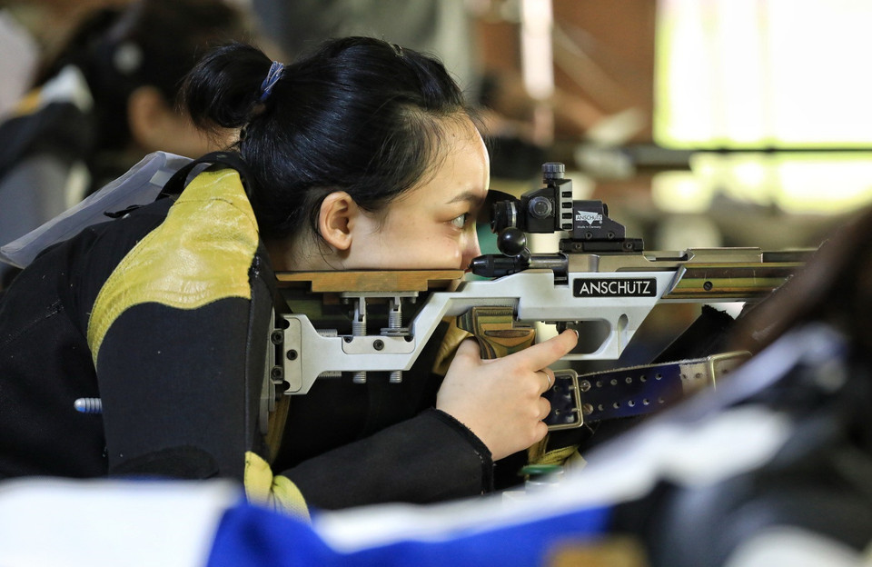 Xạ thủ Phí Thanh Thảo là một trong những gương mặt trẻ nổi bật trong số hơn 200 vận động viên tại Giải vô địch các câu lạc bộ bắn súng quốc gia 2021. (Ảnh: Thành Đạt/TTXVN)