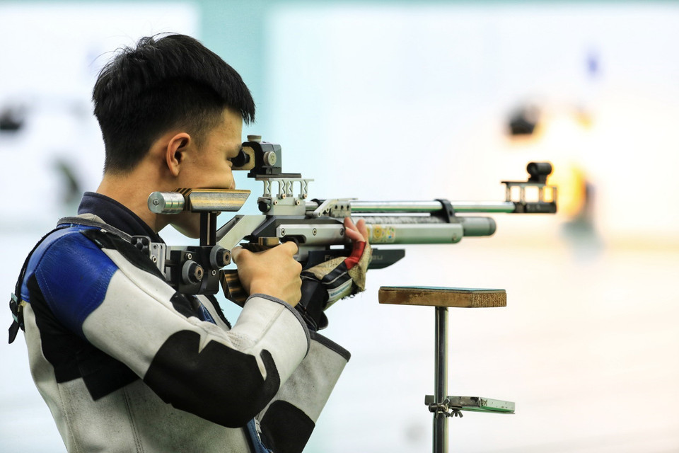 Các vận động viên thi đấu tại Giải vô địch các câu lạc bộ Bắn súng quốc gia 2021. (Ảnh: Thành Đạt/TTXVN)