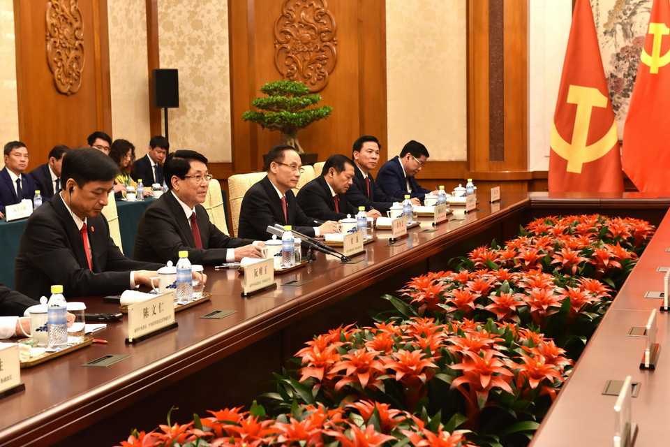 Chiều 11/10, Đoàn công tác Đảng Cộng sản Việt Nam hội đàm với đoàn đại biểu Đảng Cộng sản Trung Quốc do đồng chí Thái Kỳ – Ủy viên Thường vụ Bộ Chính trị, Bí thư Ban Bí thư Đảng Cộng sản Trung Quốc dẫn đầu. (Ảnh: Thành Dương/TTXVN)