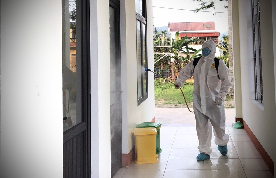 Địa điểm các khu cách ly biệt lập đảm bảo về cơ sở vật chất được phun khử trùng hằng ngày theo quy định. (Ảnh: Tuấn Anh-Hoàng Long/TTXVN phát)