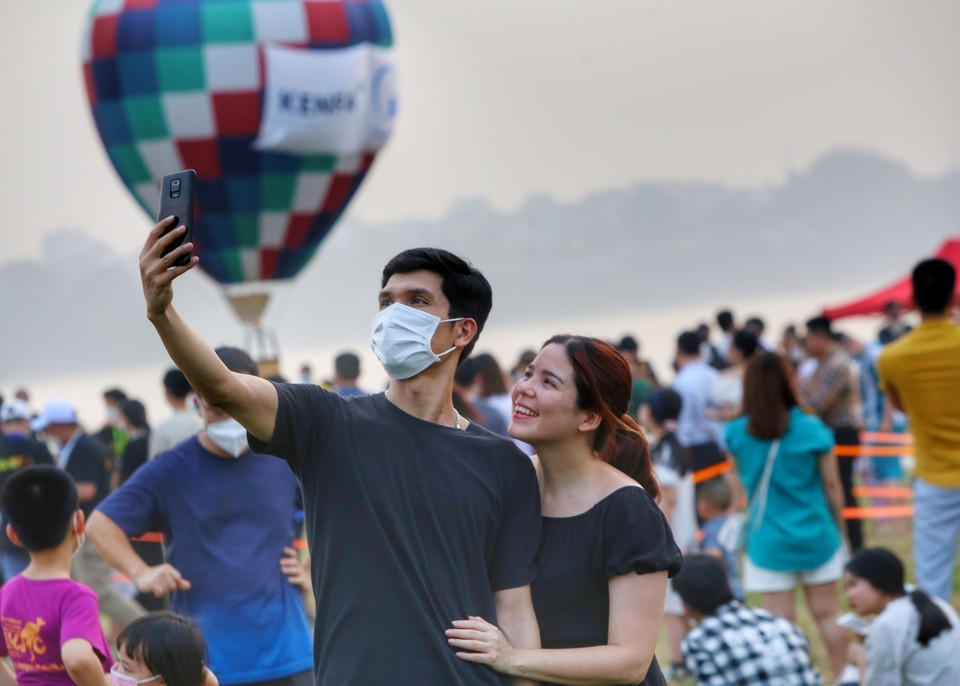 Đây cũng là điểm hẹn hò lý tưởng của các bạn trẻ. (Ảnh: Tuấn Đức/TTXVN)