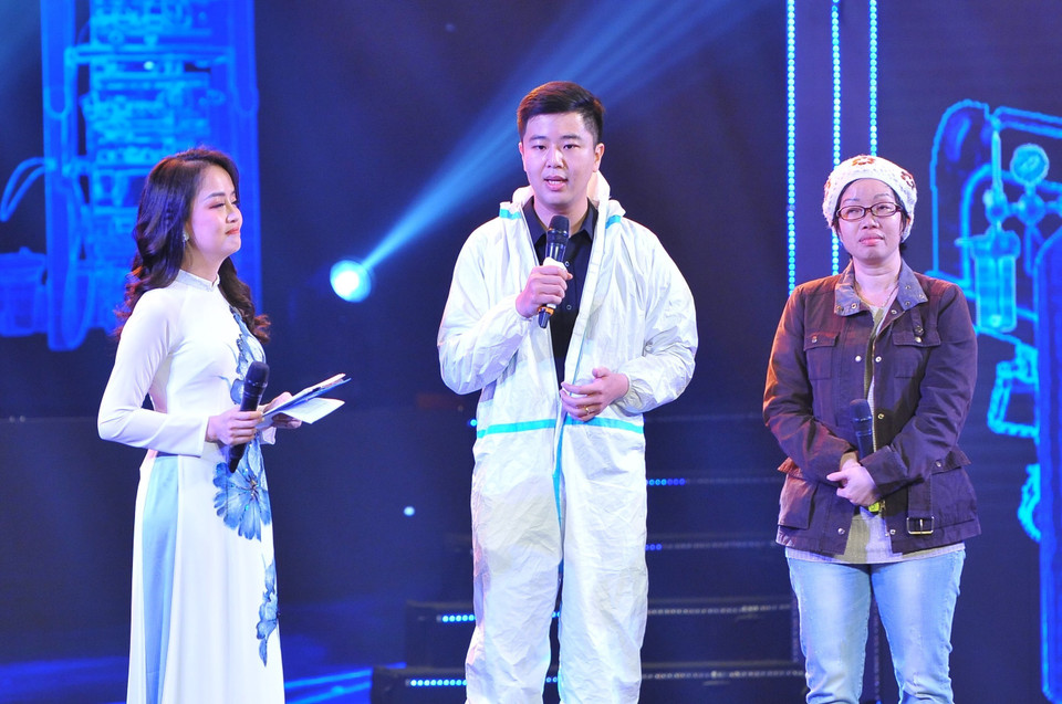 Giao lưu với bác sỹ Đỗ Doãn Bách. (Ảnh: Minh Đức/TTXVN)