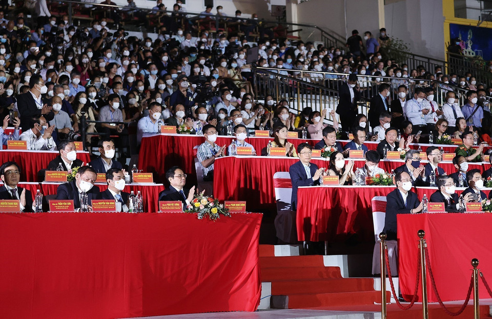 Thủ tướng Phạm Minh Chính và các đại biểu dự Lễ khai mạc Năm du lịch quốc gia năm 2022. (Ảnh: Dương Giang/TTXVN)