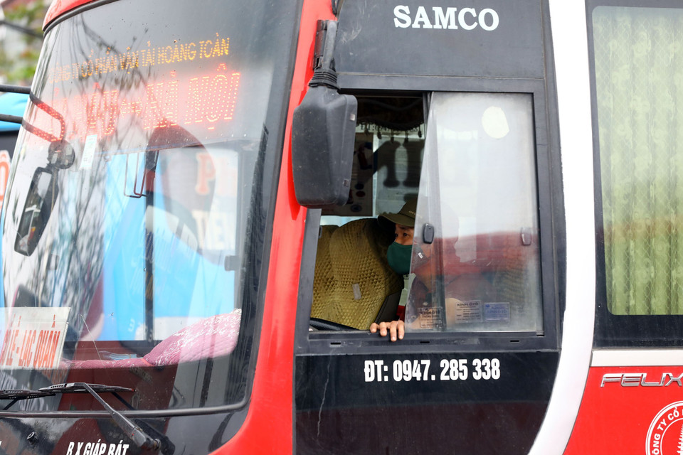 Nhiều chuyến xe tại bến Giáp Bát đã phải giảm tần suất. (Ảnh: Huy Hùng/TTXVN)