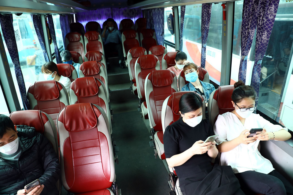 Rất nhiều chuyến xe khi xuất bến chỉ có 5-6 hành khách. (Ảnh: Huy Hùng/TTXVN)