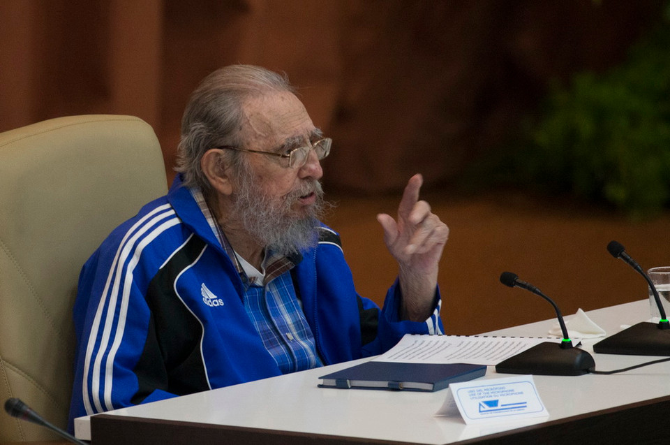  Lãnh tụ Cuba Fidel Castro phát biểu tại phiên bế mạc Đại hội đại biểu toàn quốc Đảng Cộng sản Cuba lần thứ VII, ở La Habana ngày 19/4. (Nguồn: THX/TTXVN)