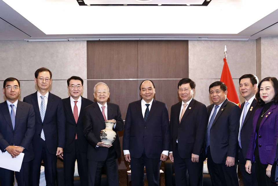 Chủ tịch nước Nguyễn Xuân Phúc tiếp ông Sohn Kyung Sik, Chủ tịch Tập đoàn CJ. (Ảnh: Thống Nhất/TTXVN)