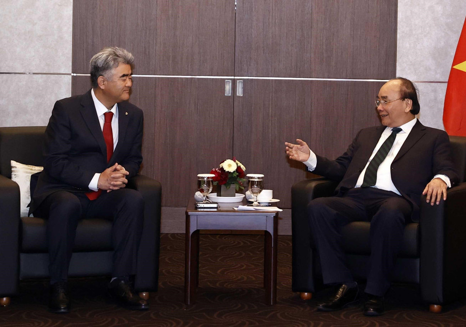 Chủ tịch nước Nguyễn Xuân Phúc tiếp ông Won Ju Jung,Chủ tịch Công ty Daewoo E&amp;C. (Ảnh: Thống Nhất/TTXVN)