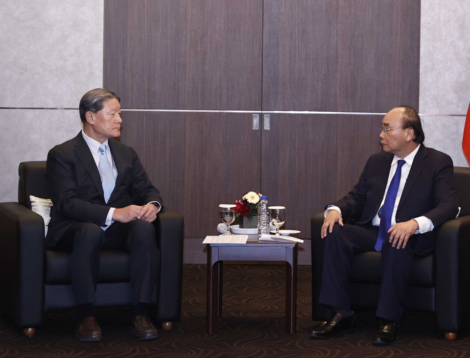 Chủ tịch nước Nguyễn Xuân Phúc tiếp ông Lim Byeong Yong, Phó Chủ tịch kiêm Giám đốc điều hành Tập đoàn GS E &amp; C. (Ảnh: Thống Nhất/TTXVN)