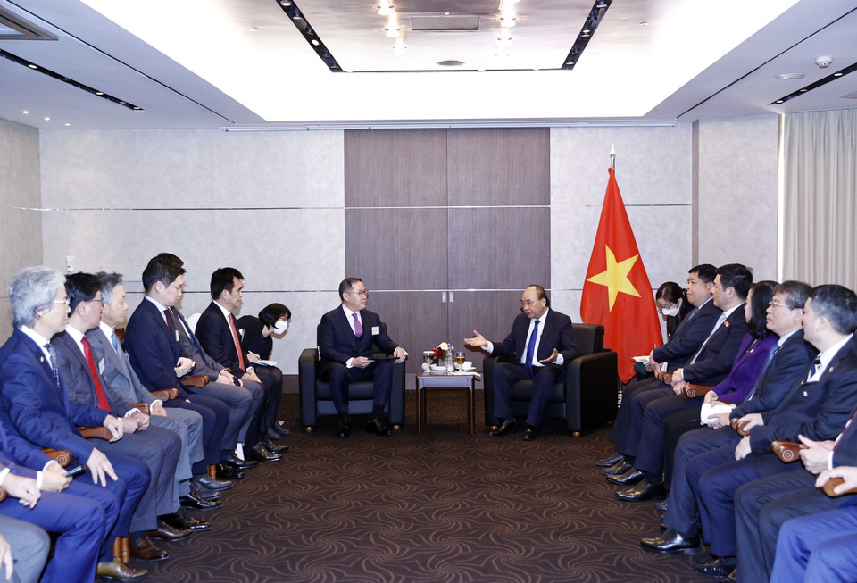 Chủ tịch nước Nguyễn Xuân Phúc tiếp Nhóm doanh nghiệp đối tác Đất Việt/Kocham. (Ảnh: Thống Nhất/TTXVN)