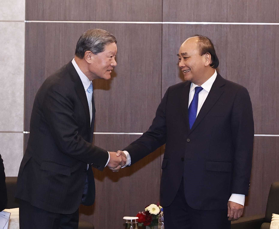 Chủ tịch nước Nguyễn Xuân Phúc tiếp ông Lim Byeong Yong, Phó Chủ tịch kiêm Giám đốc điều hành Tập đoàn GS E &amp; C. (Ảnh: Thống Nhất/TTXVN)