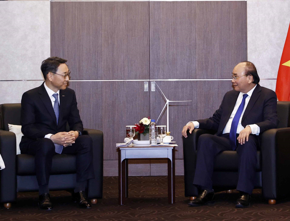 Chủ tịch nước Nguyễn Xuân Phúc tiếp ông Yeonin Jung, Giám đốc điều hành, Chủ tịch Tập đoàn Doosan Enerbility. (Ảnh: Thống Nhất/TTXVN)