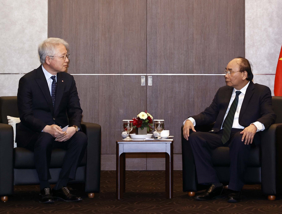 Chủ tịch nước Nguyễn Xuân Phúc tiếp ông Brian Kwon, Giám đốc điều hành, Phó Chủ tịch Tập đoàn LG Corporation. (Ảnh: Thống Nhất/TTXVN)