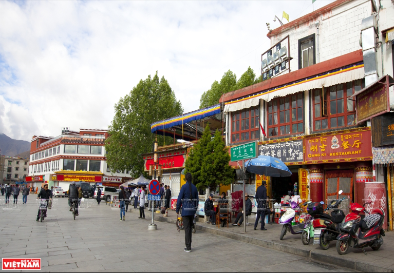 Những con phố ở Lhasa ngăn nắp và sạch sẽ. 