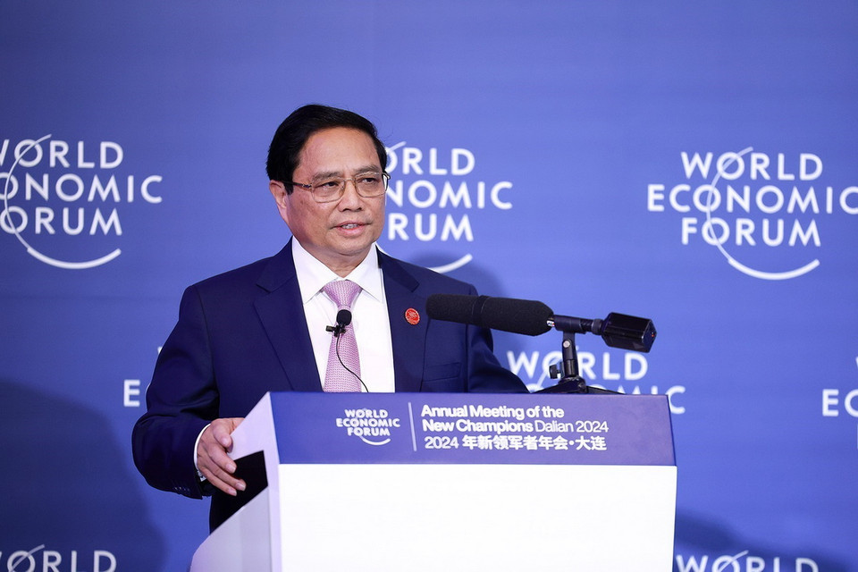 Thủ tướng Phạm Minh Chính đối thoại với lãnh đạo các tập đoàn lớn của WEF. (Ảnh: Dương Giang/TTXVN)