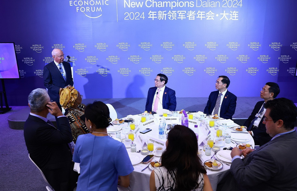 Nhà sáng lập kiêm Chủ tịch điều hành Diễn đàn Kinh tế thế giới (WEF) Klaus Schwab phát biểu. (Ảnh: Dương Giang/TTXVN)