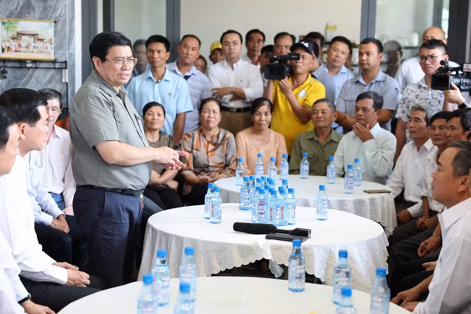 Thủ tướng Phạm Minh Chính động viên, chúc Tết nhân dân Khu tái định cư dự án tại ấp An Bình, xã Lộc An, huyện Long Thành, tỉnh Đồng Nai. (Ảnh: Dương Giang/TTXVN)
