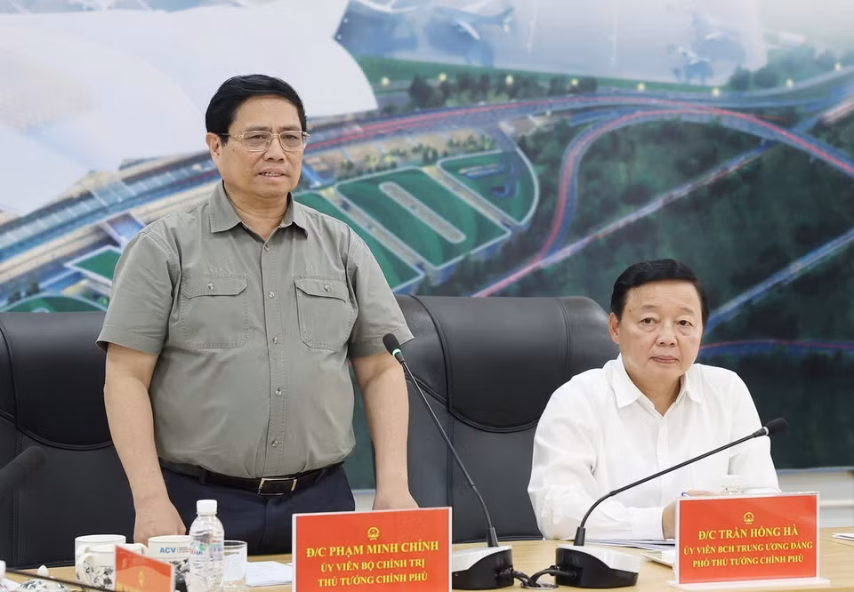 Thủ tướng Phạm Minh Chính làm việc với các nhà thầu thi công Dự án đầu tư xây dựng Cảng hàng không Quốc tế Long Thành. (Ảnh: Dương Giang/TTXVN)