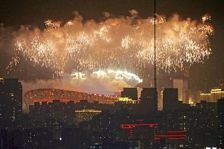 Pháo hoa rực rỡ mừng thành công của Paralympic mùa Đông Bắc Kinh 2022, tại sân vận động Quốc gia Trung Quốc, ngày 13/3. (Ảnh: Kyodo/TTXVN)