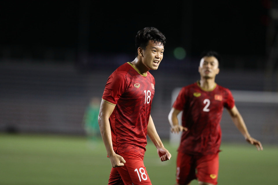 Thành Chung đánh đầu ghi bàn gỡ hòa cho U22 Việt Nam trong trận gặp U22 Indonesia. U22 Việt Nam thắng 2-1. (Ảnh: TTXVN)