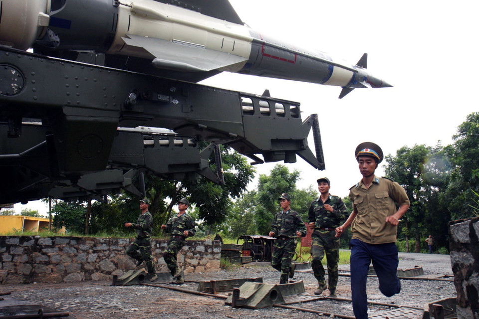 Huấn luyện báo động chiến đấu cấp 1 ở Đại đội hỏa lực tên lửa 125M, Tiểu đoàn 116, Trung đoàn 67, Sư đoàn Phòng không 367. (Ảnh: Trọng Đức/TTXVN)