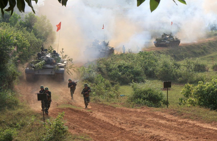 Trung đoàn xe tăng 406 (Quân khu II) hoàn thành tốt nhiệm vụ huấn luyện, sẵn sàng chiến đấu trong mọi tình huống. (Ảnh: Trọng Đức/TTXVN)