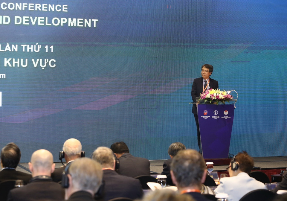 Phó giáo sư-tiến sỹ Nguyễn Vũ Tùng, Giám đốc Học viện Ngoại giao Việt Nam phát biểu. (Ảnh: Văn Điệp/TTXVN)