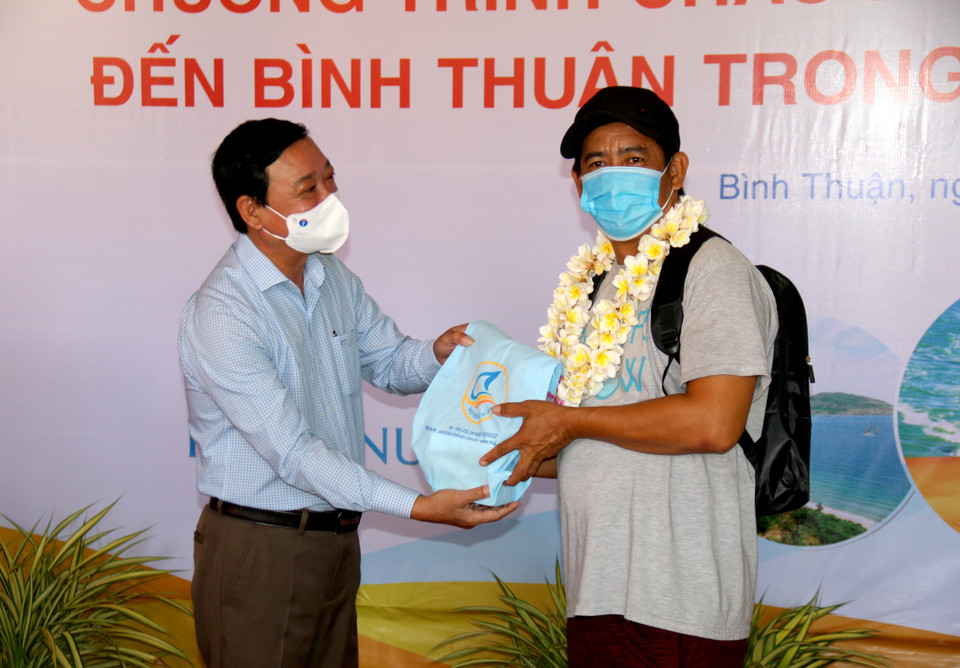 Đoàn du khách nghỉ dưỡng tại Bình Thuận đều đến từ Thành phố Hồ Chí Minh. (Ảnh: Nguyễn Thanh/TTXVN)