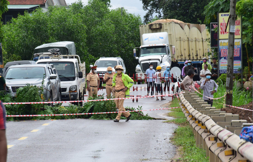 Giao thông bị ách tắc nhiều giờ liền đoạn qua cầu Ngô La. (Ảnh: Tường Quân/TTXVN)