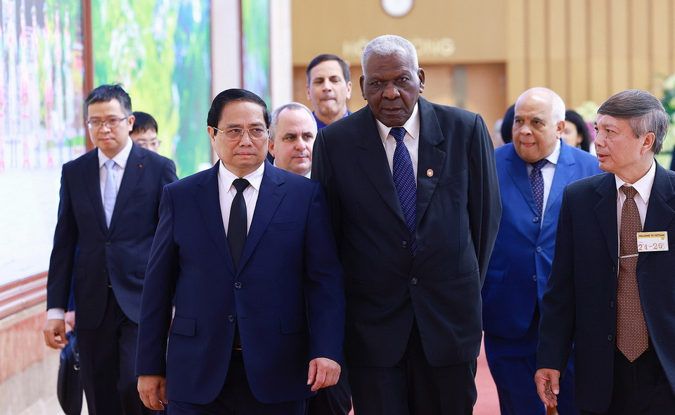 Thủ tướng Phạm Minh Chính tiếp Chủ tịch Quốc hội Cuba Esteban Lazo Hernandez. (Ảnh: Dương Giang/TTXVN)