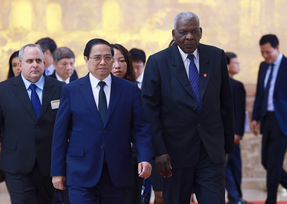 Thủ tướng Phạm Minh Chính tiếp Chủ tịch Quốc hội Cuba Esteban Lazo Hernandez. (Ảnh: Dương Giang/TTXVN)