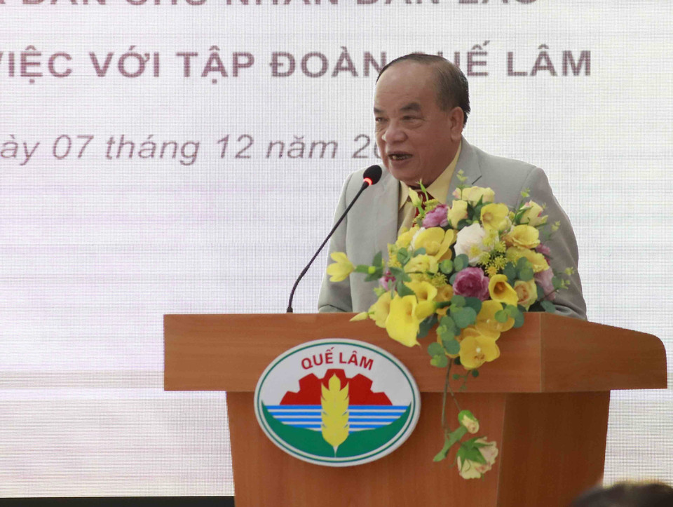 Chủ tịch Hội đồng quản trị Tập đoàn Quế Lâm Nguyễn Hồng Lam phát biểu tại buổi làm việc. (Ảnh: Hoàng Hùng/TTXVN)