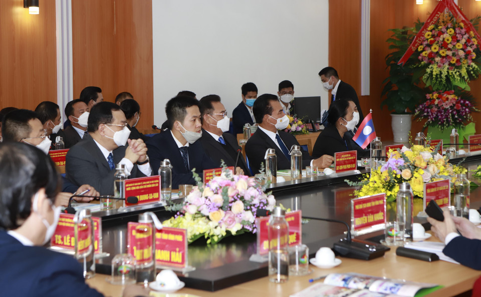 Chiều 7/12, Chủ tịch Quốc hội nước Cộng hòa Dân chủ Nhân dân Lào Xaysomphone Phomvihane dẫn đầu đoàn đại biểu cấp cao Quốc hội Lào có chuyến thăm và làm việc với Tập đoàn Quế Lâm tại huyện Bình Xuyên, Vĩnh Phúc. (Ảnh: Hoàng Hùng/TTXVN)