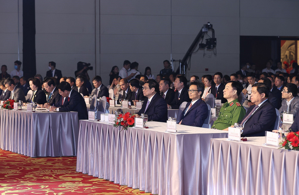 Thủ tướng Phạm Minh Chính và các đại biểu dự Ngày chuyển đổi số quốc gia. (Ảnh: Dương Giang-TTXVN)