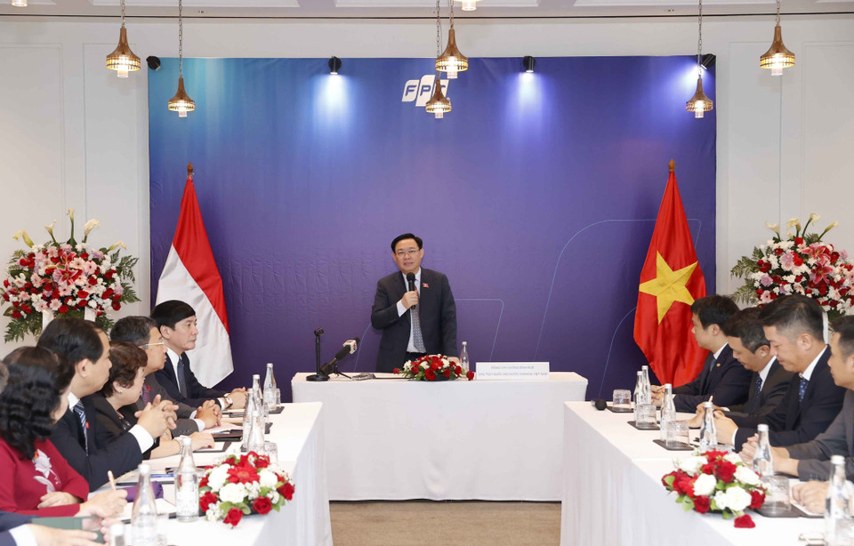 Tiếp tục chuyến thăm chính thức Cộng hòa Indonesia, sáng 6/8, tại thủ đô Jakarta, Chủ tịch Quốc hội Vương Đình Huệ thăm Trụ sở FPT tại Indonesia. (Ảnh: Doãn Tấn/TTXVN) 