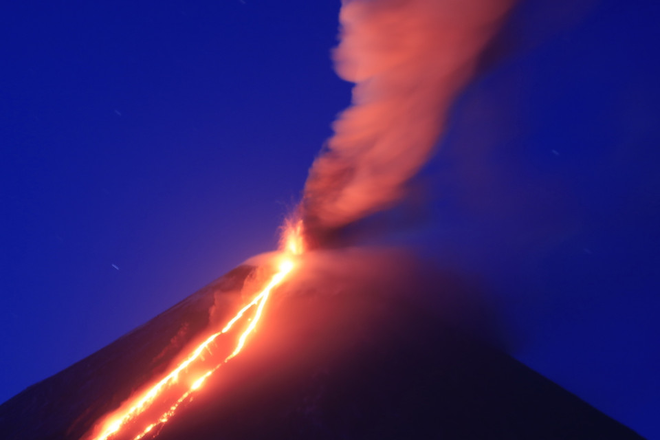 Mỗi đợt hoạt động, núi lửa Kliuchevskoy phun trào khoảng 6 triệu tấn dung nham. (Ảnh: Trần Hiếu/TTXVN)