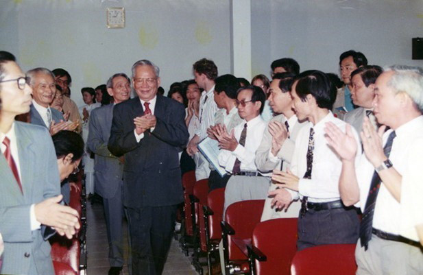 Chủ tịch nước Lê Đức Anh đến thăm TTXVN nhân dịp kỷ niệm 50 năm ngày thành lập ngành, tháng 9/1995. (Ảnh: Cao Phong/TTXVN)