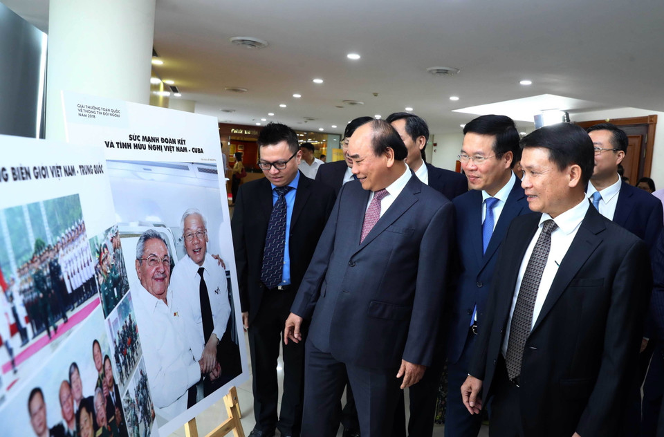 Sáng 7/6/2019, Thủ tướng Nguyễn Xuân Phúc đến TTXVN dự Lễ trao Giải thưởng toàn quốc về thông tin đối ngoại năm 2018. (Ảnh: Thống Nhất/TTXVN)