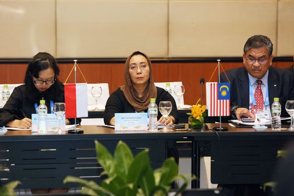Bà Nurini Kassim (giữa), Giám đốc điều hành Hãng thông tấn Bernama của Malaysia tham dự phiên họp. (Ảnh: Dương Giang/TTXVN)