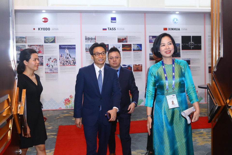 Phó Thủ tướng Vũ Đức Đam đến dự hội nghị. (Ảnh: Minh Quyết/TTXVN)