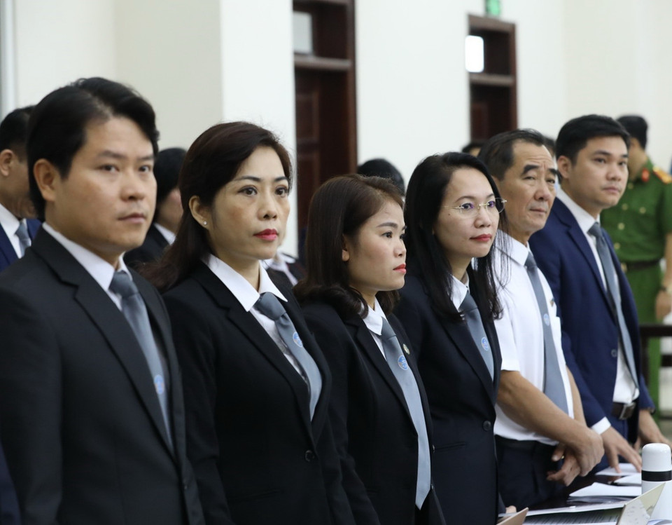 Luật sư bào chữa cho các bị cáo tại phiên tòa. (Ảnh: Văn Điệp/TTXVN)