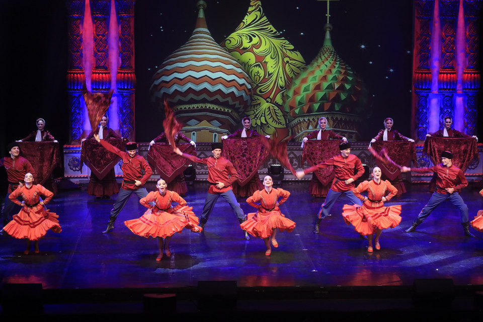 Vũ điệu thể hiện nền văn hóa đa sắc tộc của nước Nga. (Ảnh: Trần Hiếu/TTXVN)