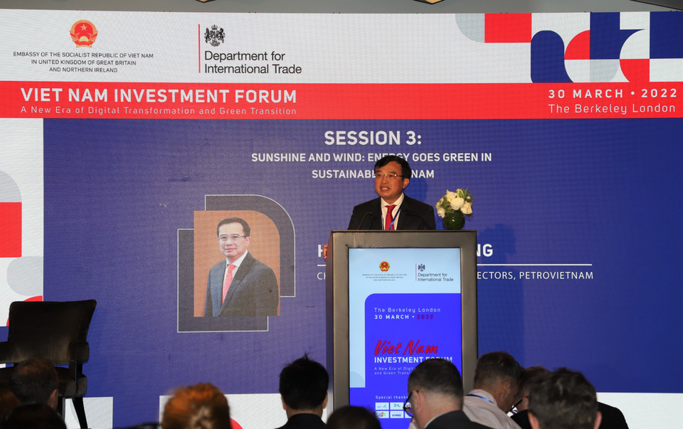 Ông Hoàng Quốc Vượng, Chủ tịch Hội đồng thành viên Tập đoàn Dầu khí Việt Nam, phát biểu tại phiên thảo luận Nắng và gió: Năng lượng xanh ở Việt Nam bền vững. (Ảnh: Đình Thư/TTXVN)