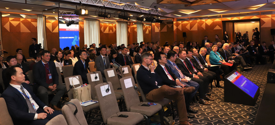 Các nhà quản lý, lãnh đạo các tập đoàn, tổng công ty và nhà đầu tư hai nước tham dự Diễn đàn đầu tư Việt Nam tại Vương quốc Anh. (Ảnh: Đình Thư/TTXVN)