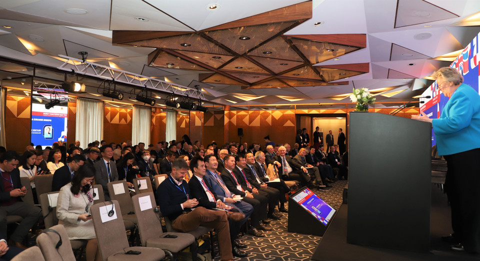 Nghị sỹ, Bộ trưởng Nghị viện tại Văn phòng Nội các Anh Heather Wheeler phát biểu khai mạc Diễn đàn. (Ảnh: Đình Thư/TTXVN)