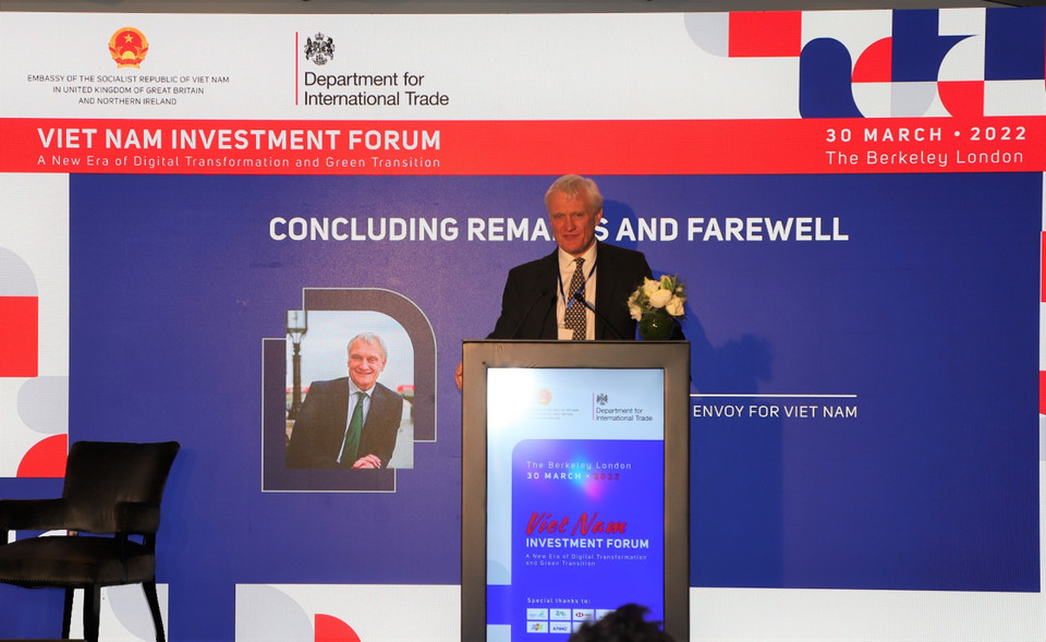 Nghị sỹ Graham Stuart, Phái viên của Thủ tướng về thương mại với Việt Nam, phát biểu bế mạc Diễn đàn đầu tư Việt Nam tại Vương quốc Anh. (Ảnh: Đình Thư/TTXVN)
