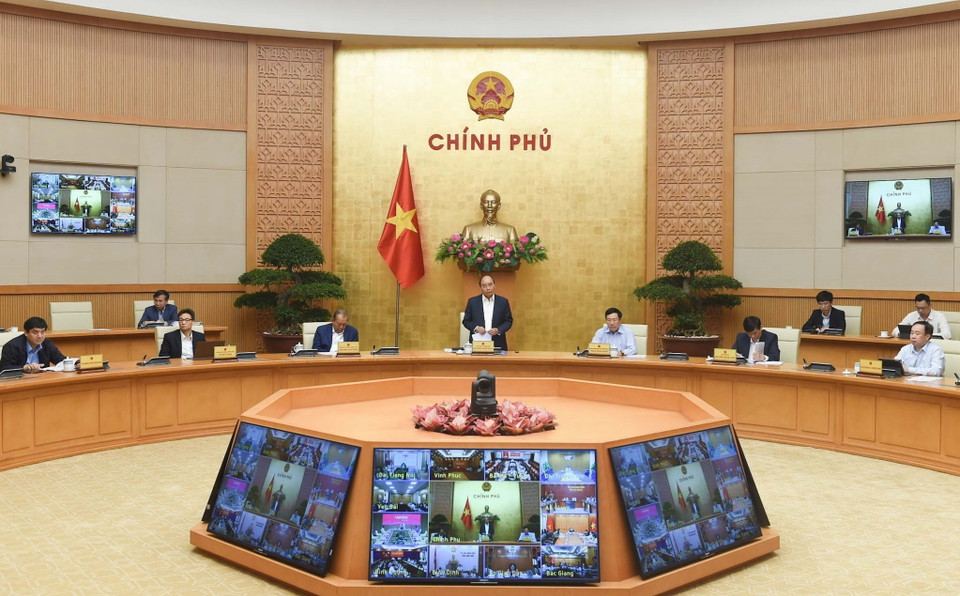 Sáng 17/3/2021, tại trụ sở Chính phủ, Thủ tướng Nguyễn Xuân Phúc chủ trì họp trực tuyến giữa Thường trực Chính phủ, Thường trực Ban Chỉ đạo Quốc gia phòng, chống COVID-19 với một số bộ, ngành và địa phương. Trong ảnh: Thủ tướng Nguyễn Xuân Phúc phát biểu. (Ảnh: Thống Nhất/TTXVN)